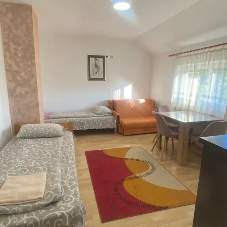 Nais Apartment
