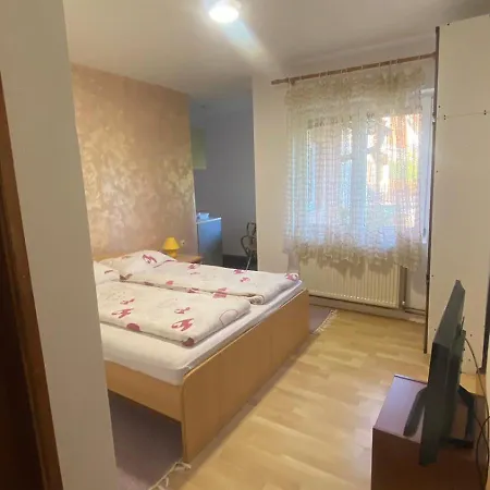 Nais Apartment *